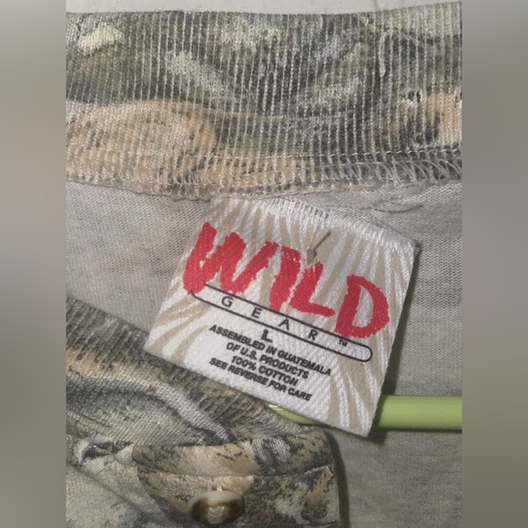 Wolf Camo half button up T-shirt Men’s L - Picture 2 of 4